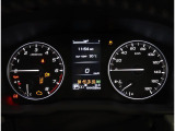 視認性に優れたメーターで、夜間走行も安心して運転できます!マルチインフォメ―ションディスプレイには車両情報を表示!メーター内の光度調整機能も付いております!