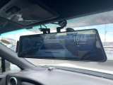 【デジタルインナーミラー】後席の大きな荷物や同乗者で後方が確認しづらい時でも安心!カメラが撮影した車両後方の映像をルームミラー内に表示。クリアな視界で状況の確認が可能です!