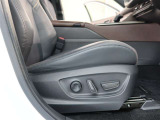 パワーシート搭載。微妙な調整が手軽にでき、ピッタリなポジションで運転することが可能です。