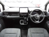 【運転席・インパネまわり】 ハンドル・シート・フロアーなど隅々までプロによるクリーニング済み☆彡キレイな車内でドライブが一層快適にお楽しみいただけます!!