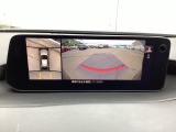 狭い場所での駐車やすれ違いなどでより的確な運転操作に役立つ360&deg;ビューモニターが装備されています。