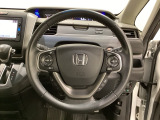 ハンドルにHondaセンシング系のクルーズコントロールやレーンキープアシストなどのスイッチと、オーディオの操作スイッチが装備されています。ハンドルから手を離さず安全に操作できます。