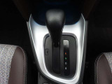 フロアシフトのCVTオートマチック車です。