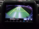 バックカメラの画像です。ガイドラインがスムースな車庫入れをサポートいたします。車庫入れの安心感がアップしますね。
