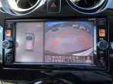 見下ろしているかのような映像で、駐車もスムーズにできる。アラウンドビューモニター