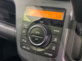 【オートエアコン】一度お好みの温度に設定すれば、車内の温度を検知し風量や温度を自動で調整。暑い&hellip;寒い&hellip;と何度もスイッチ操作をする必要はありません。快適な車内空間には必須の機能ですね♪