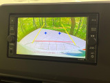 【バックカメラ】駐車時に後方がリアルタイム映像で確認できます。大型商業施設や立体駐車場での駐車時や、夜間のバック時に大活躍!運転スキルに関わらず、今や必須となった装備のひとつです!