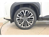 純正なので車に似合うデザインになっていますね。スタッドレスタイヤもご相談下さい。
