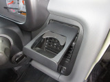 運転席と助手席にはドリンクホルダーがあります。取りやすい位置にありますからドライブも楽しくなりますね!