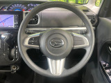 インテリアに合わせたデザインのステアリングは、運転される方のことも考え、運転しやすい形状、大きさです。是非一度、実際に触ってお確かめください。