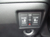 両側電動スライドドアが装備されています。狭い駐車場でも乗り降りがスムーズに行えます。