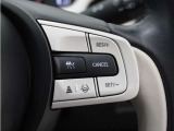 ◆アダプティブクルーズコントロール◆予め設定した車速内でクルマが自動的に加減速。前走車との適切な車間距離を維持しながら追従走行します。【LKAS】車線維持支援システムでステアリング操作を支援。