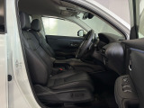運転席はパワーシート付です。細かな動きでドライビングポジションを確保できます。
