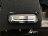 ハンドルの左下にETCがついています。高速道路の料金所の通過も楽々です!。 カードの取り出しもしやすい場所についています。
