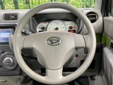 インテリアに合わせたデザインのステアリングは、運転される方のことも考え、運転しやすい形状、大きさです。是非一度、実際に触ってお確かめください。