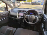 運転席まわりもスタイリッシュですよ。