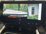【パノラミックビューモニター】専用のカメラにより、上から見下ろしたような視点で360度クルマの周囲を確認することができます☆死角部分も確認しやすく、狭い場所での切り返しや駐車もスムーズに行えます。