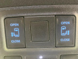 【両側パワースライドドア】スマートキーや運転席のスイッチで後席両側スライドドアの開閉が可能♪電動だから力を入れてドアを開ける必要が無く、小さなお子様でも簡単に開け閉めでき快適です♪
