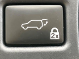 【パワーバックドア】スマートキーや運転席のボタンを押すだけでリアゲートが自動で開閉します!荷物を持っている時や、高い位置にあるバックドアを閉める際に便利な機能です♪