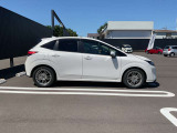 コンパクトなボディでどの年代の方にも乗りやすいお車になっております☆