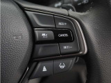 ◆アダプティブクルーズコントロール◆予め設定した車速内でクルマが自動的に加減速。前走車との適切な車間距離を維持しながら追従走行します。【LKAS】車線維持支援システムでステアリング操作を支援。