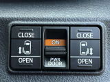 両側電動スライドドアのスイッチ付です。車内からもスイッチひとつで楽にドアの開閉が可能です。電動なので開閉時に力を使う必要がなく、半ドアになることもありません!