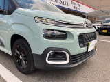 フォグライト周りはホワイトアクセント入ってます。