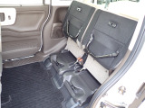 ◆チップアップ&ダイブダウン機構付【ULTR SEAT】は後席座面を左右分割で跳ね上げることができます。トランクで積載できない背の高い荷物をラクラク収納できます。ホンダ車ならではの人気装備です。
