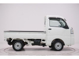 県内13店舗にて常時500台以上ダイハツ車を展示中です。見て、触って、納得のいく一台をぜひ見つけてください。