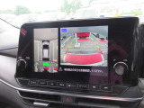 車を上から見下ろしているかのような映像で周囲の状況を確認できるアラウンドビューモニター。狭い駐車場や駐車が苦手な方でも安心。