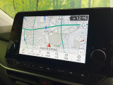【メーカー純正ナビ】インテリアに溶け込むスタイリッシュな「専用設計」メーカーナビを装備♪視認性や操作性など基本性能にも優れ、より上質なカーライフをお楽しみいただけます。