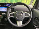 インテリアに合わせたデザインのステアリングは、運転される方のことも考え、運転しやすい形状、大きさです。是非一度、実際に触ってお確かめください。