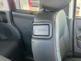 運転席からでも助手席のシートを倒すことができます。