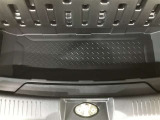 ラゲージスペースに小物が収納できるスペースがあります
