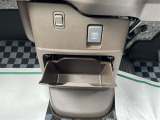 前席の収納スペースも十分ございます!常備しておきたいものを収納できるのは便利ですね!