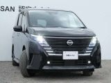 アダプティブLEDヘッドライト。フロントカメラで前方の状況を検知し対向車や先行車に眩しい思いをさせることなく必要なところだけを遠くまで照射します。