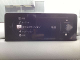 車をコミュニケーションツールにする、マツダのコネクティビティシステム「MAZDAコネクト」ハンズフリー通話等の機能を備えています♪
