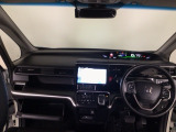 【前方視界】開放的な前方視界!運転がしやすく疲れにくいです♪窓が大きく、見通しがとっても良いおクルマですよ♪