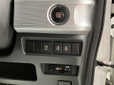 両側パワースライドドア付きだから、狭い駐車スペースなどでの 乗り降りラクラク!小さなお子さまのいるご家庭には嬉しい装備。