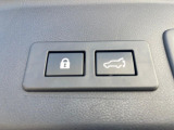 【パワーバックドア】スマートキーや運転席のボタンを押すだけでリアゲートが自動で開閉します!荷物を持っている時や、高い位置にあるバックドアを閉める際に便利な機能です♪