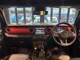 ステアリングを握ればJeepワールドが広がります。