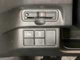ハンドルの左下にETCがついています。高速道路の料金所の通過も楽々です。 カードの取り出しもしやすい場所についています。