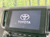 【メーカー純正9型ナビ】インテリアに溶け込むスタイリッシュな「専用設計」メーカーナビを装備♪視認性や操作性など基本性能にも優れ、より上質なカーライフをお楽しみいただけます。