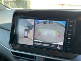 アラウンドビューモニターは4個のカメラを合成してまるで上から撮影した様な駐車場のどの位置にいるかとてもわかり易い機能です