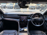 ステアリングを握ればJeepワールドが広がります。