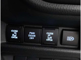オートマチックハイビームとは、先行車や対向車のライトを認識し、ハイビームとロービームを自動で切り替える機能です。夜道の視界を確保します。詳細は販売店スタッフまでおたずねください。