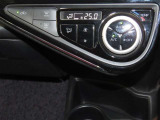 オートエアコンです。運転席、冷え性の方が乗っても安心ですね♪