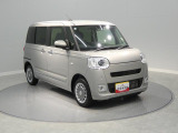 【右斜め前】見切りの良いボディ形状で運転がしやすく、細い道でも安心感をもってお乗りいただけます。