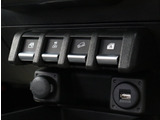 『1台』のお車に対して、3名体制で日々議論を重ね仕入れを行っております。