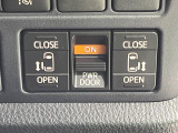 【両側パワースライドドア】スマートキーや運転席のスイッチで後席両側スライドドアの開閉が可能♪電動だから力を入れてドアを開ける必要が無く、小さなお子様でも簡単に開け閉めでき快適です♪